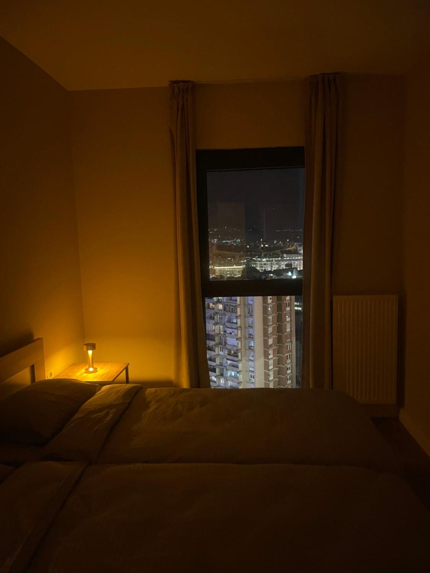 180° View In Diamond Building